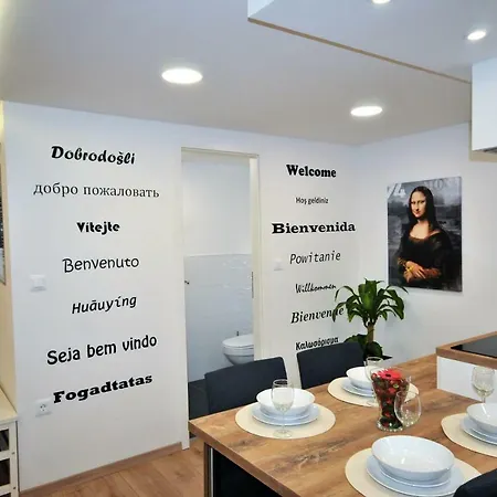 Tobacna White Apartment